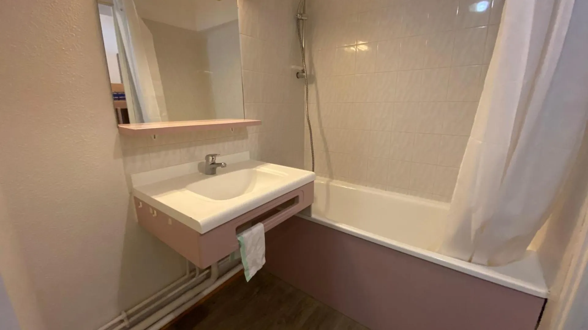 Studio 4 Couchages Avec Balcon En Centre-Ville, Proche Remontees Et Thermes - Brides-Les-Bains - Fr-1-512-69