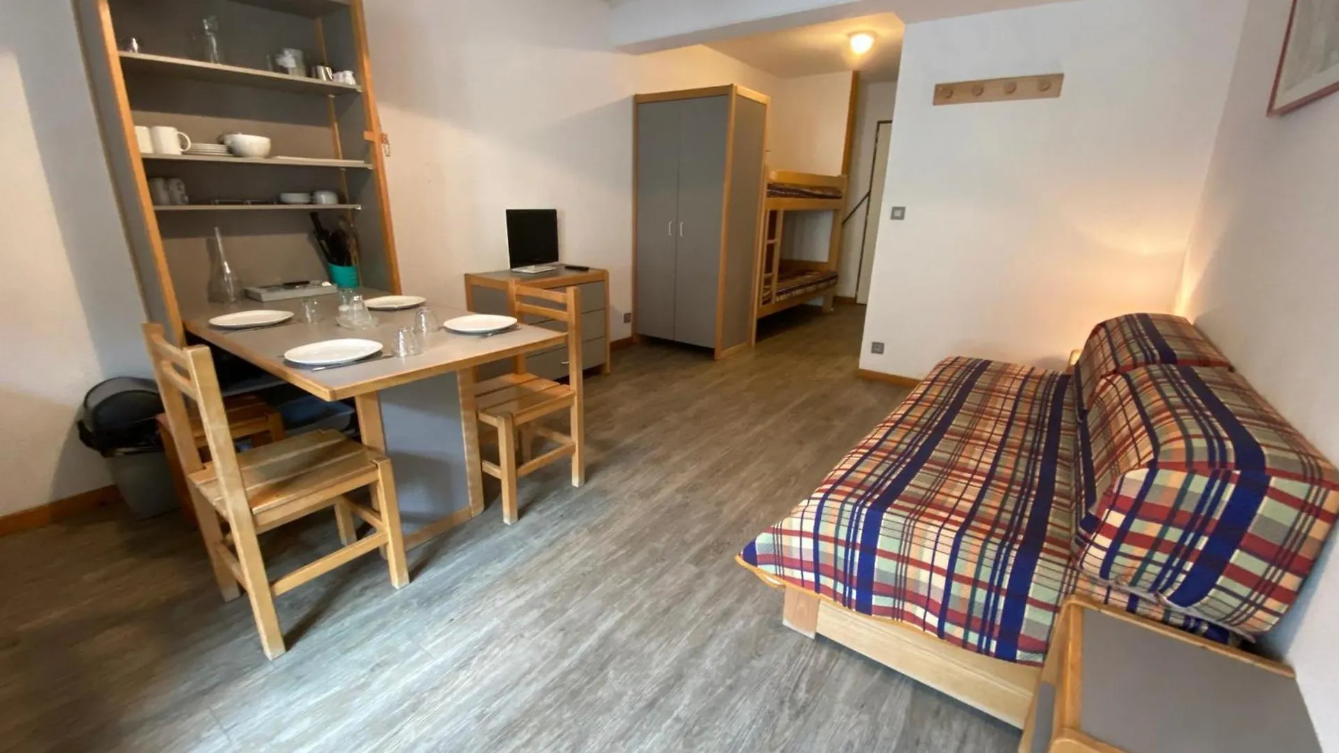 Studio 4 Couchages Avec Balcon En Centre-Ville, Proche Remontees Et Thermes - Brides-Les-Bains - Fr-1-512-69 Apartment