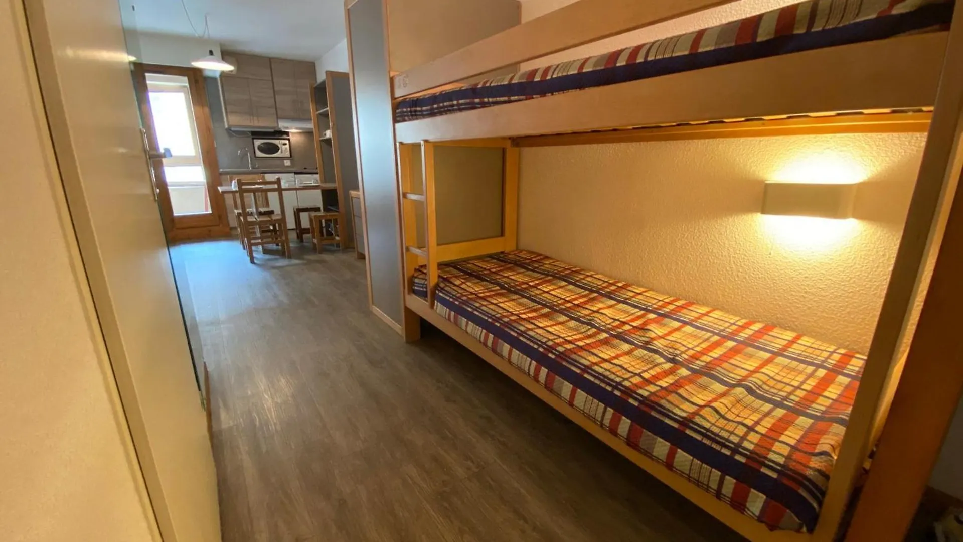 Studio 4 Couchages Avec Balcon En Centre-Ville, Proche Remontees Et Thermes - Brides-Les-Bains - Fr-1-512-69